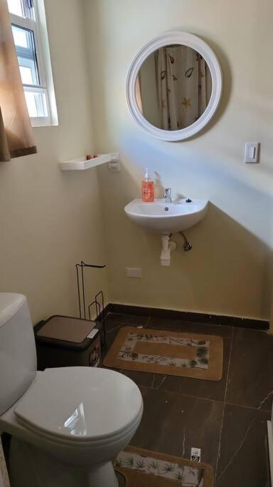 Centrally Located, Private, 1 Bedroom Apartment. Виллемстад Экстерьер фото