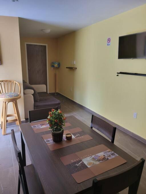 Centrally Located, Private, 1 Bedroom Apartment. Виллемстад Экстерьер фото